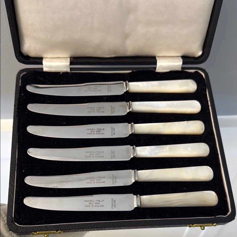Elegant Pearl Handle Knife Set